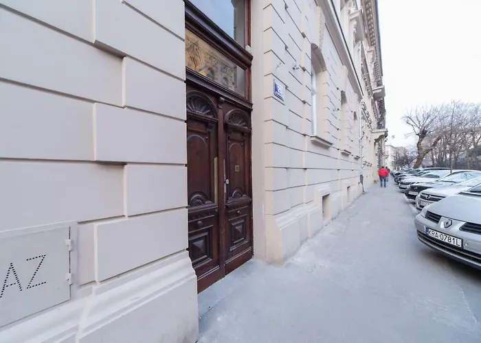 Апартаменты M2 Main Square *